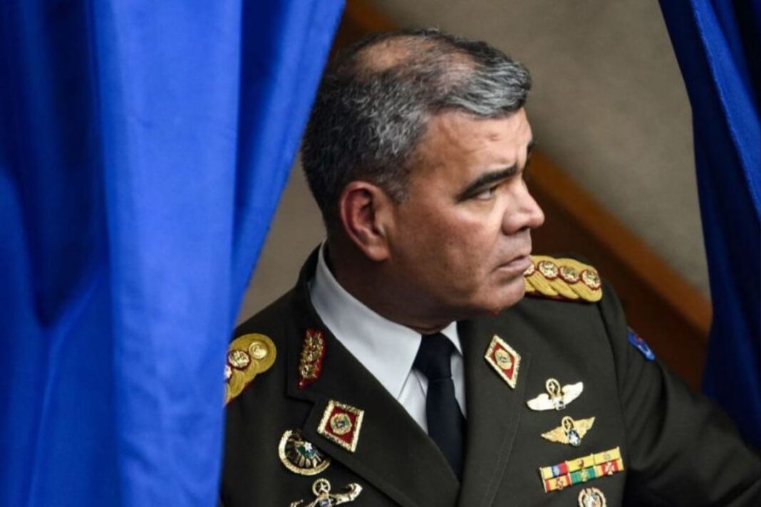 Ráfaga de comentarios al video de Padrino López arreando ganado: "La patria le quedó grande, al igual que el uniforme" Ráfaga de comentarios al video de Padrino López arreando ganado: "La patria le quedó grande, al igual que el uniforme"
