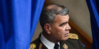 Ráfaga de comentarios al video de Padrino López arreando ganado: «La patria le quedó grande, al igual que el uniforme» Ráfaga de comentarios al video de Padrino López arreando ganado: "La patria le quedó grande, al igual que el uniforme"