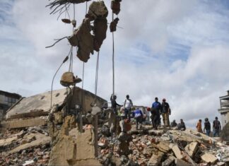 Señalan que 95% de los comercios y empresas de La Guaira enfrentan lenta recuperación tras terremotos Señalan que 95% de los comercios y empresas de La Guaira enfrentan lenta recuperación tras terremotos