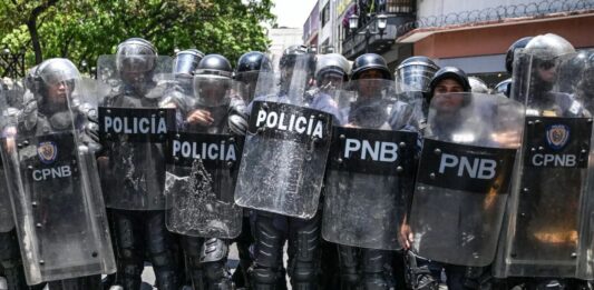 Régimen mantiene cerco contra la prensa pese a la ligera apertura política luego del 3Ene