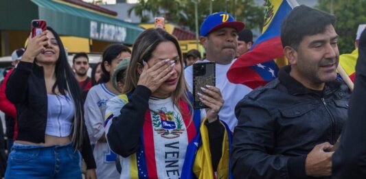 El miedo somete a venezolanos en el Doral: huyen de ICE por temor a ser deportados