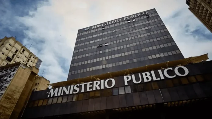 Larry Devoe ordenó al MP retirar de sus redes las imágenes de detenidos sin condena penal Larry Devoe ordenó al MP retirar de sus redes las imágenes de detenidos sin condena penal