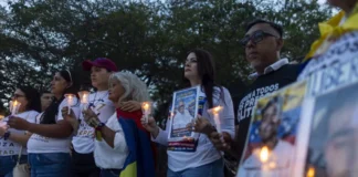 Familiares de presos políticos cumplieron ocho meses de vigilia frente a cárceles venezolanas Familiares de presos políticos cumplieron ocho meses de vigilia frente a cárceles venezolanas