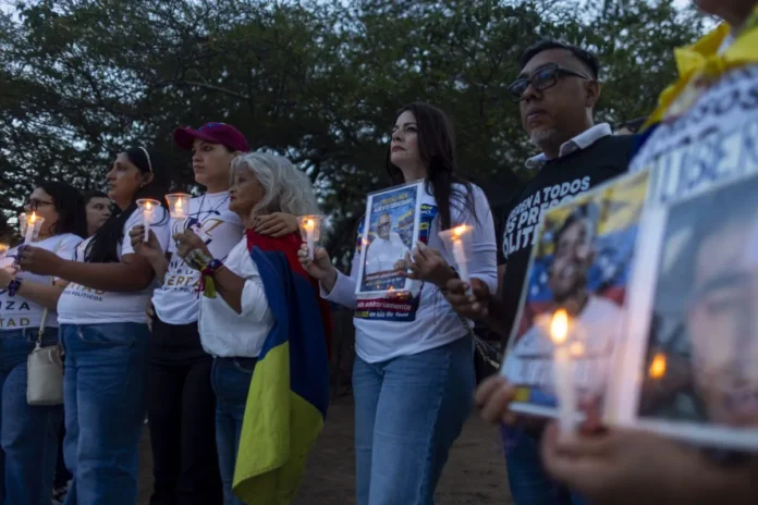Familiares de presos políticos cumplieron ocho meses de vigilia frente a cárceles venezolanas Familiares de presos políticos cumplieron ocho meses de vigilia frente a cárceles venezolanas