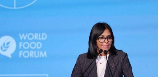 Delcy Rodríguez dice que Venezuela debe alcanzar niveles cercanos al hambre cero antes de 2030